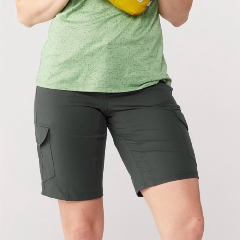 REI Cargo shorts in military green.  Women’s size 4. Pockets for everything. EUC